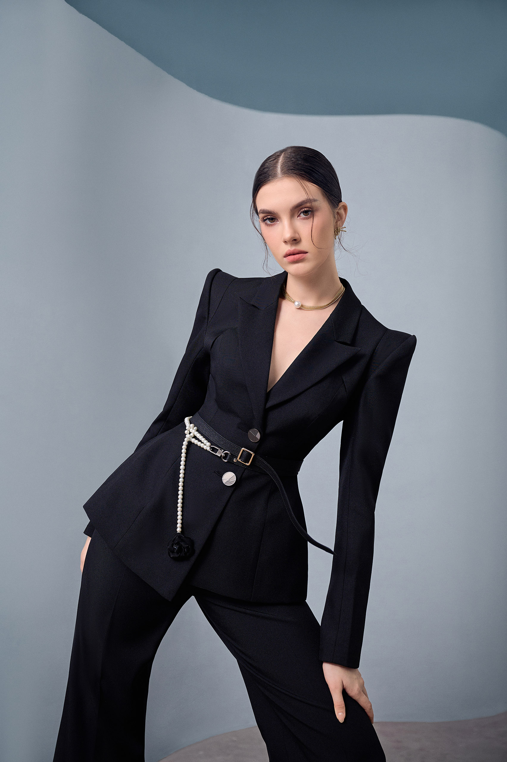 Della Black Asymmetrical Lapel Blazer - Image 3