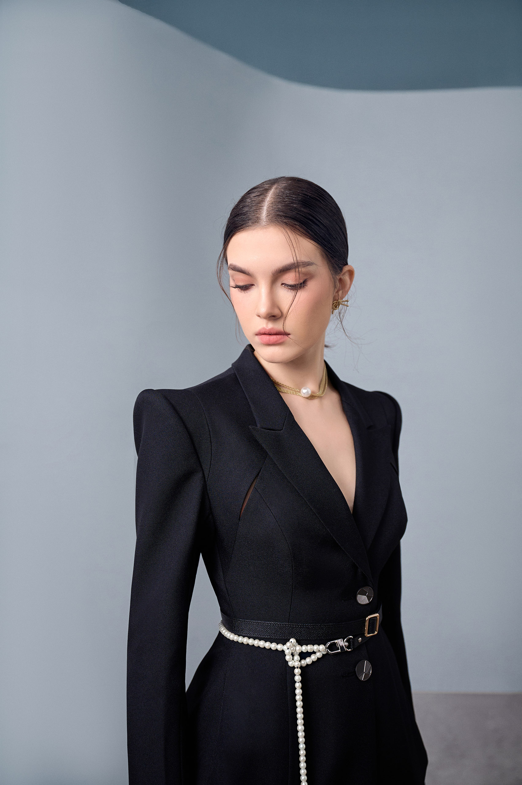 Della Black Asymmetrical Lapel Blazer - Image 5