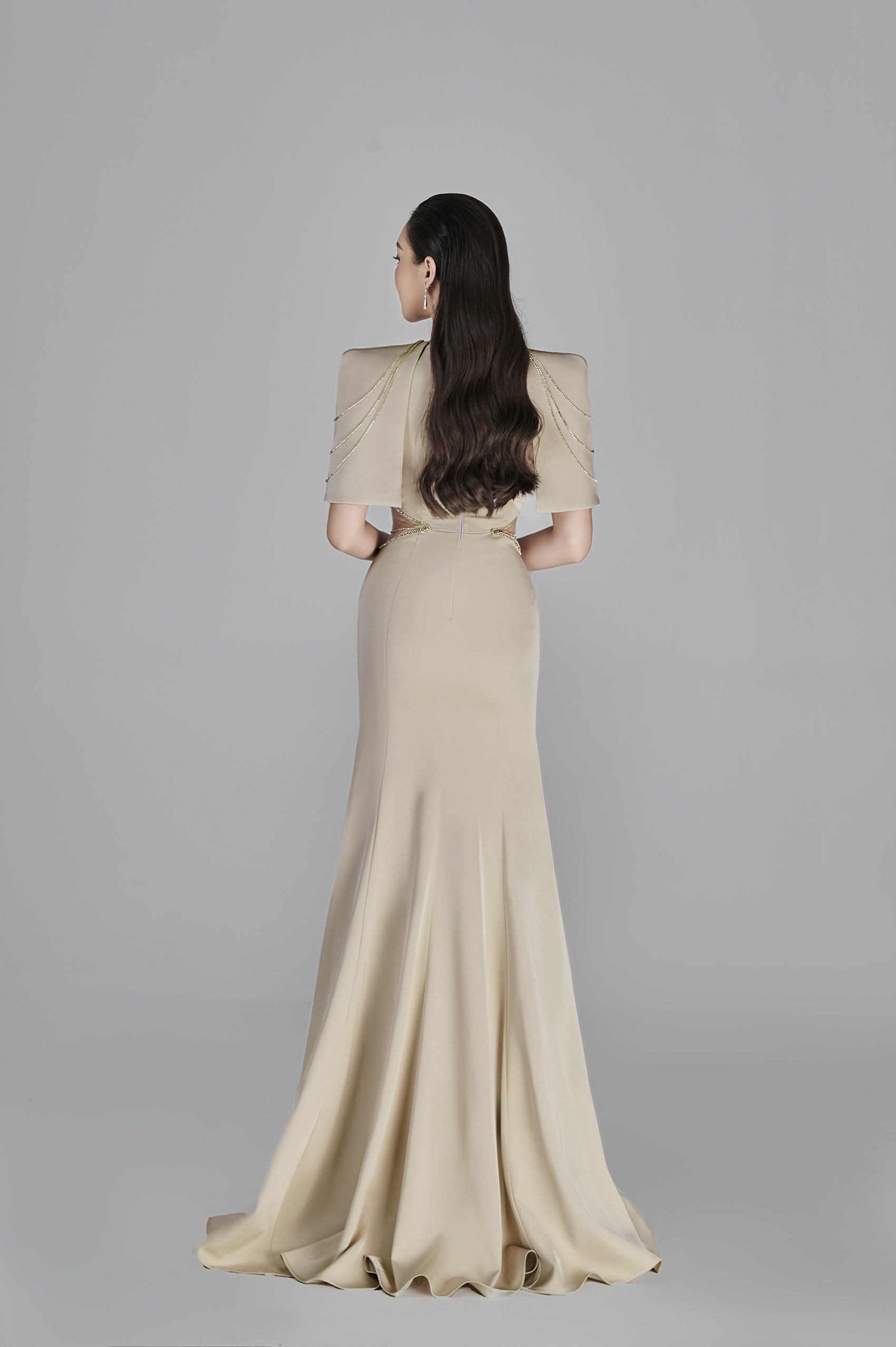 Calista Deep V-neck Fishtail Gown - Image 6