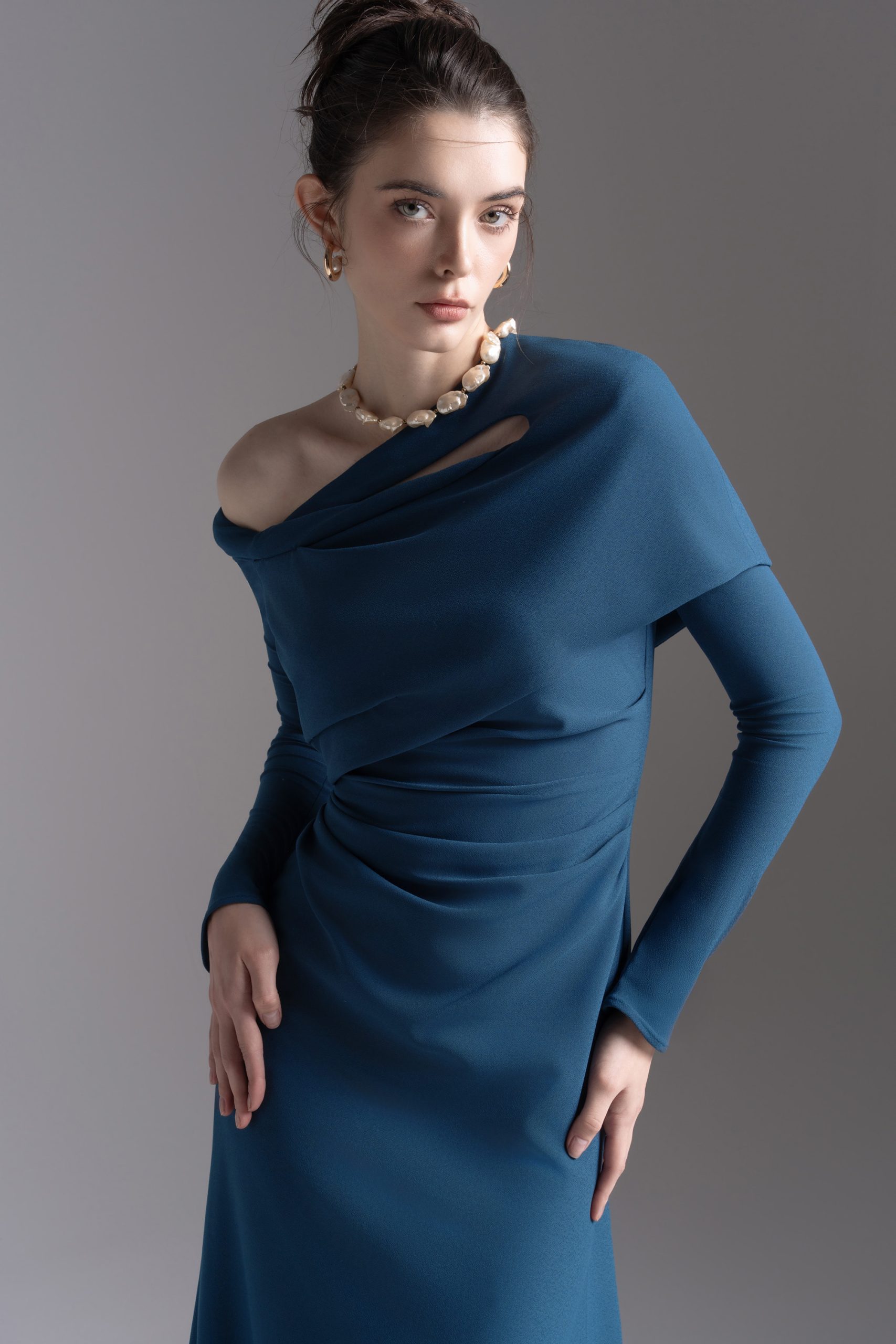 Twist Silhouette Dress - Image 4