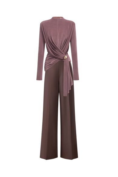 Ring-Draped Sculptural Set Design